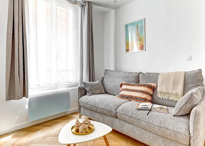 Eiffel Tower & Champ De Mars - 1br - Vacation Paris